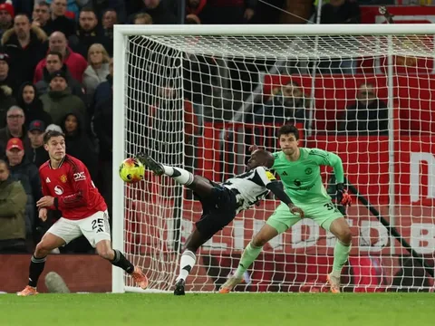 MU lần đầu giữ sạch lưới sau 3 tháng