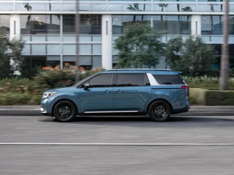 Cửa trượt Kia Carnival 'kéo' hãng xe vào vụ kiện tụng với khách hàng