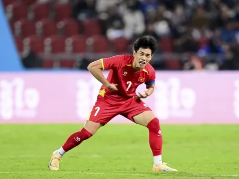 Bài đăng gây chú ý của Đình Bắc sau khi nhận Quả bóng bạc