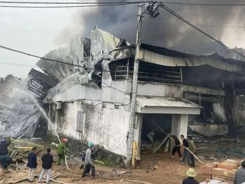 Cháy lớn tại xưởng may, thiệt hại ước tính trên 5 tỉ đồng