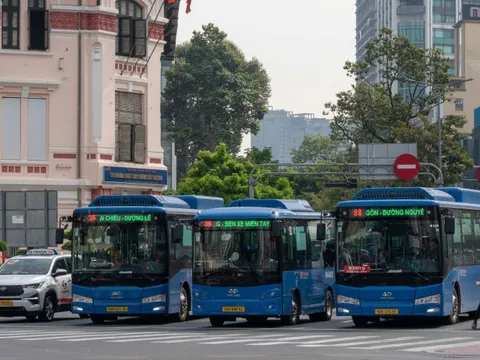 Tết dương lịch 2026, bến xe không tăng giá, nhiều tuyến buýt ở TP.HCM miễn phí