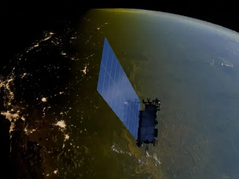 Starlink suýt tông trúng vệ tinh Trung Quốc