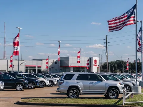 Doanh số Toyota toàn cầu sụt giảm trong tháng 11