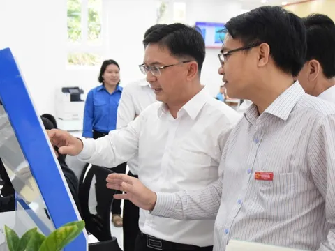 Phó chủ tịch UBND TP.HCM Nguyễn Mạnh Cường khảo sát Trung tâm Phục vụ hành chính công