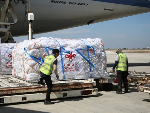 Trung Quốc gửi viện trợ nhân đạo cho Campuchia tại biên giới