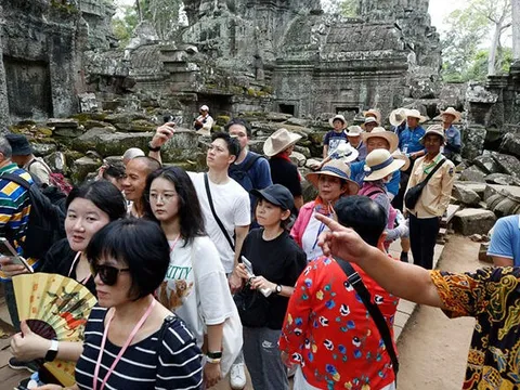 Đại sứ quán Trung Quốc phát liền 5 cảnh báo - Trip.com 'đóng băng' hợp tác với Campuchia