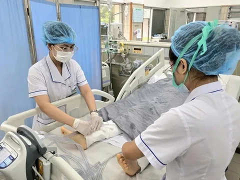 Hai nạn nhân vụ lật xe chở đoàn thiện nguyện vượt qua nguy kịch