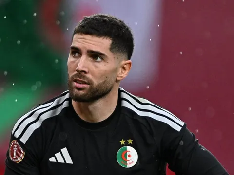 Khi Algeria có một Zidane đứng sau hàng thủ
