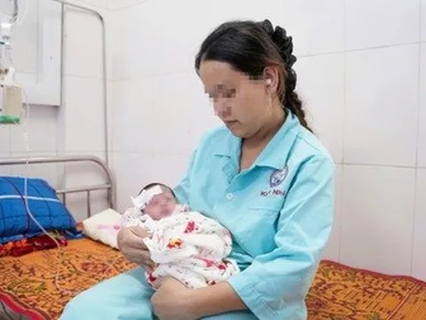 Bé gái sơ sinh mắc dị tật tắc tá tràng hiếm gặp