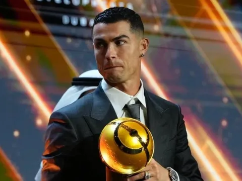 Ronaldo thắng giải không thuyết phục?