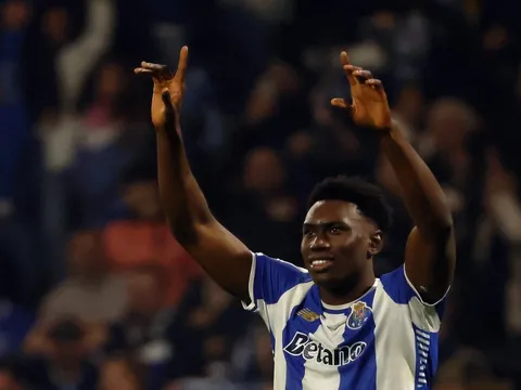 Hai đội còn bất bại ở châu Âu