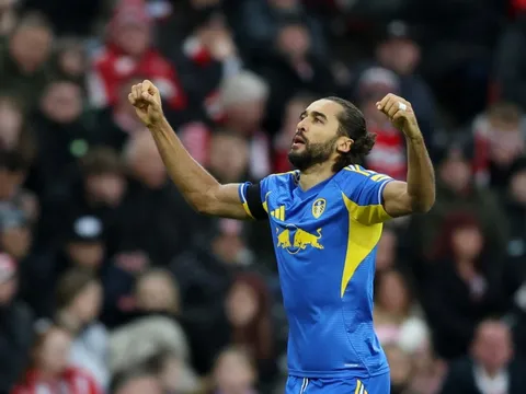 Tiền đạo 0 đồng buộc Premier League phải nhìn lại