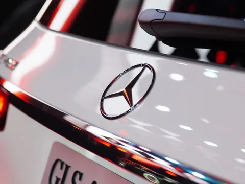 Mercedes-Benz cũng làm xe tự lái