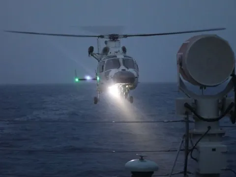 Trung Quốc công bố video drone bay trên tòa nhà biểu tượng của Đài Loan