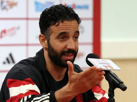 Amorim phải tự phản bội để cứu MU