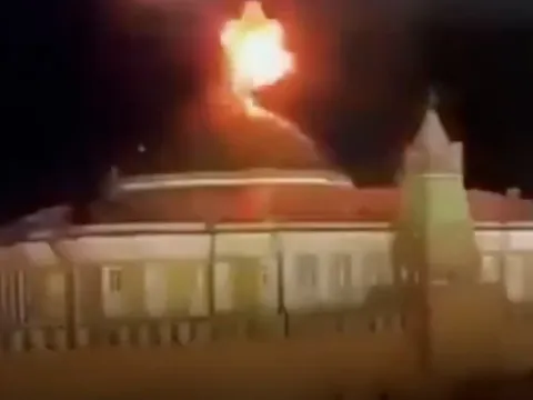 Thực hư đoạn clip ghi lại cảnh drone Ukraine tấn công dinh thự ông Putin