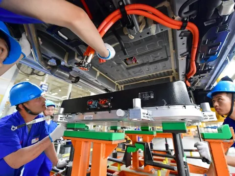 Thách thức của ngành tái chế pin hậu bong bóng xe điện Trung Quốc