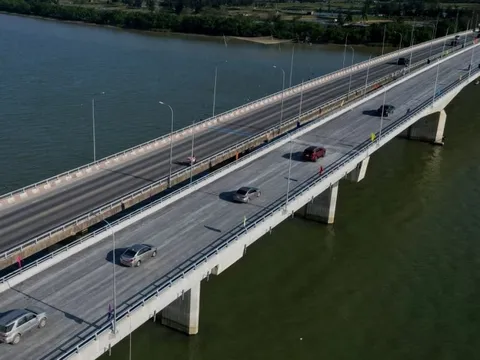 Mở ‘nút cổ chai’ cầu Gianh, cầu Quán Hàu, người về quê ăn Tết hết lo tắc đường