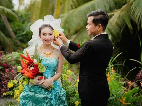 Cô dâu miền Tây tái hiện ảnh cưới bố mẹ 31 năm trước gây sốt