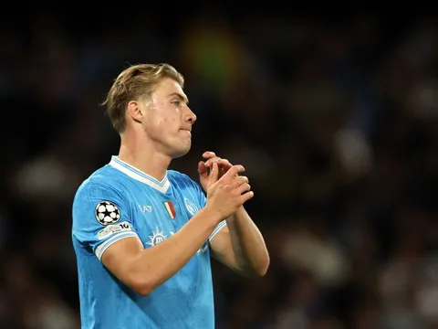 Napoli xác nhận mua đứt Hojlund