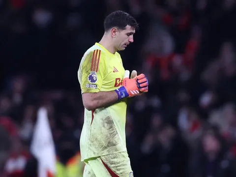 Emi Martinez đòi đánh nhau với CĐV Arsenal