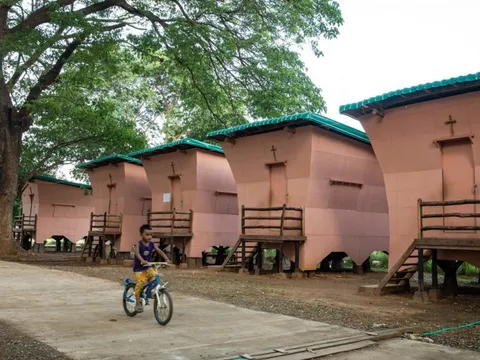 Những ngôi nhà tre chống động đất với giá 'bằng một chiếc điện thoại thông minh' tại Myanmar