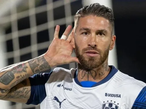 Arsenal nhấn chìm Aston Villa