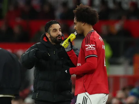 CĐV MU bắt đầu quay lưng với Amorim