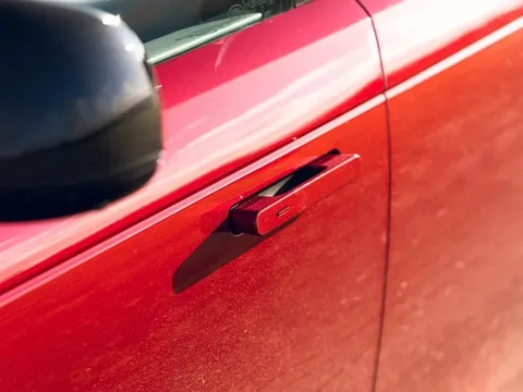 Trung Quốc sắp cấm tay nắm cửa ẩn