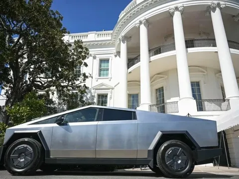 Bán tải điện Cybertruck 'ế', hợp đồng pin Tesla tuột 99% giá trị