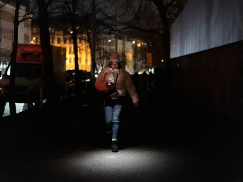 Sống trong bóng tối: 'Bình thường mới' của người dân Ukraine