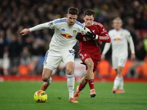 Liverpool bất lực trước Leeds