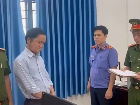Khởi tố, bắt tạm giam công chức xã; giám đốc, phó giám đốc doanh nghiệp bất động sản