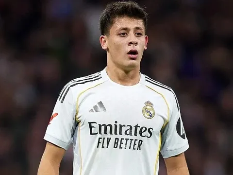 Arsenal hỏi mua Guler