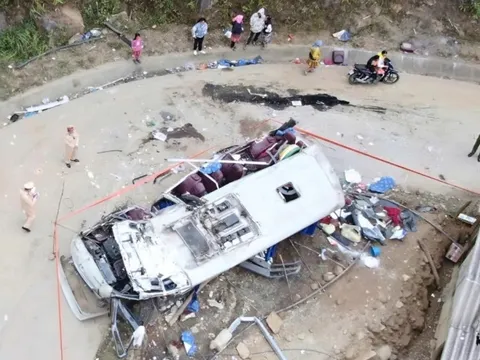 Điều bất thường trước vụ lật xe thảm khốc ở Lào Cai