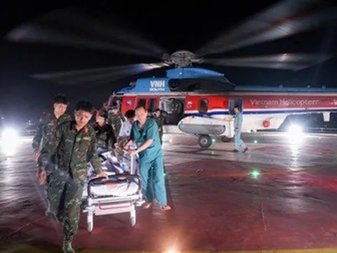 Trực thăng xuyên đêm vượt biển giải cứu ngư dân lâm nguy ngày đầu năm 2026