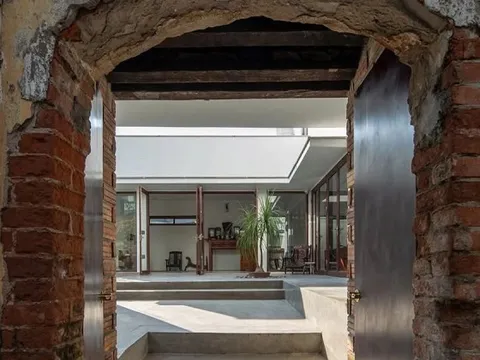 Ngôi nhà với chiếc cổng đặc biệt ở làng Ngọc Hồi