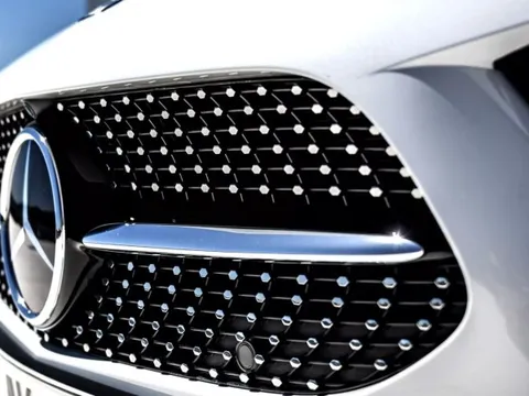 Mercedes-Benz cảnh báo chủ xe điện không sạc quá 80%