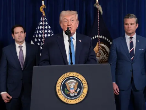 Ông Trump họp báo: Mỹ sẽ cho các công ty dầu mỏ lớn 'tiến vào'