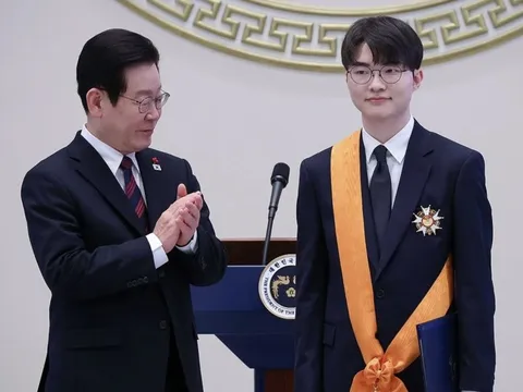 Faker nhận vinh dự không tưởng từ tổng thống Hàn Quốc