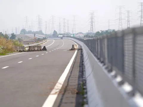 Cận cảnh đoạn cao tốc chưa thể khai thác do thiếu các điểm kết nối