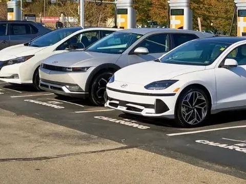 Xe điện cao cấp tồn kho sau khi Mỹ cắt ưu đãi thuế