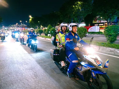 Những bạn trẻ 'gác đêm' của đường phố