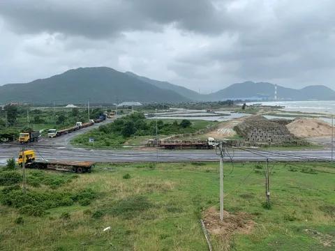 Họp bàn về đề xuất đầu tư dự án trung tâm Logistics Vũng Áng tại Hà Tĩnh