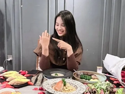 Hot girl bắn cung được cầu hôn