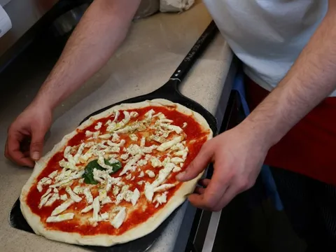 Lý giải hiện tượng đơn hàng pizza tăng đột biến giữa lúc Mỹ tấn công Venezuela