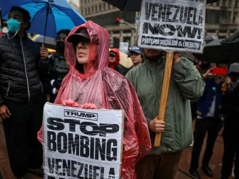 Hơn 100 thành phố Mỹ có biểu tình phản đối chiến dịch tại Venezuela