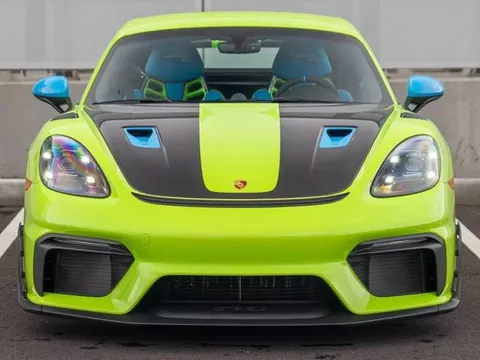 'Siêu xe' Porsche Cayman GT4 RS với phối màu độc lạ