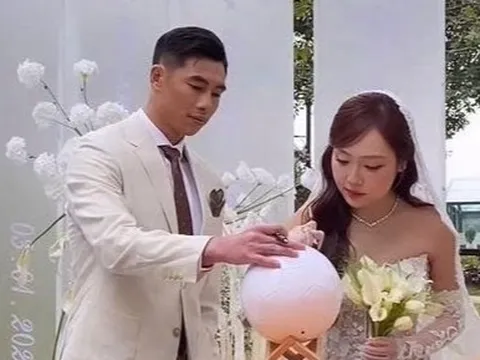 Thủ môn U23 Việt Nam cưới 'chị đẹp' thạc sĩ