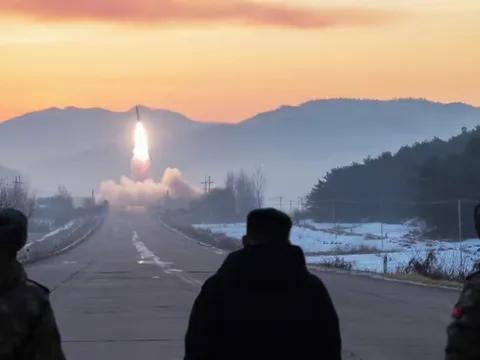 Triều Tiên thử tên lửa siêu thanh, khẳng định 'lực lượng hạt nhân sẵn sàng chiến tranh'